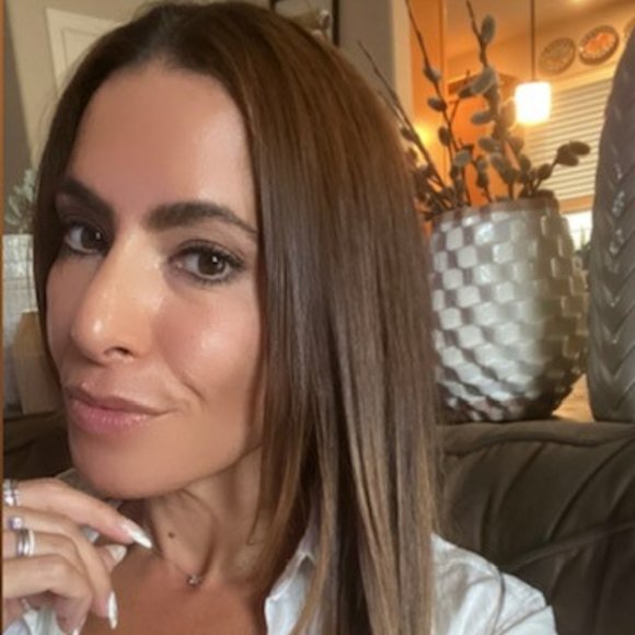 Meet your Posher, Anne - Picture 2 of 2